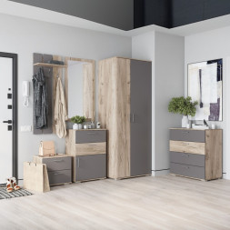 Маленькая прихожая в коридор